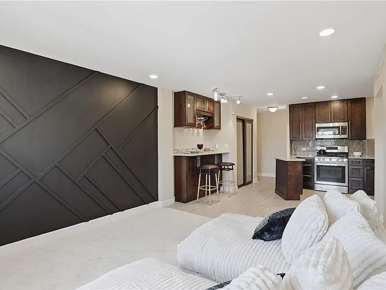 2285 Peachtree Rd NE #709 — Photo 14
