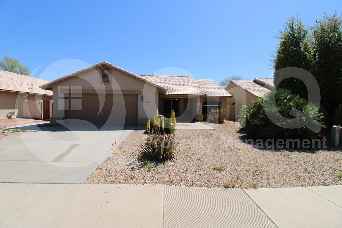 4 bed, 2.0 bath, 1737 sqft, $2,100 — Photo 1