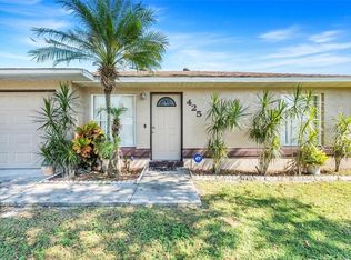 425 Honey Bee Ln, Polk City, FL 33868