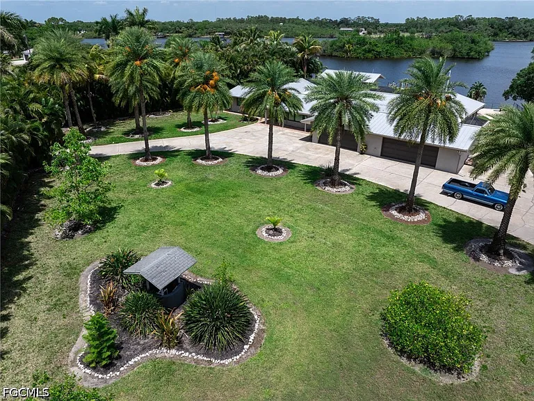 14562 Riverside Dr — Photo 39