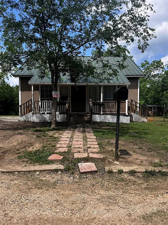 3 bed, 2.0 bath, 1120 sqft, $1,400 — Photo 1