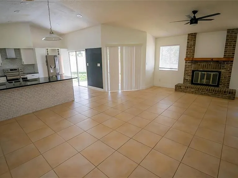 1512 Prairie Lake Blvd — Photo 9
