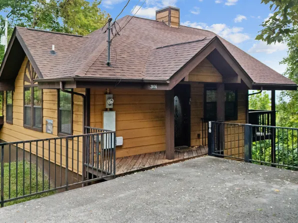 2016 Luzerne Dr, Gatlinburg, TN 37738