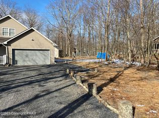 260 Oakenshield Dr, Tamiment, PA