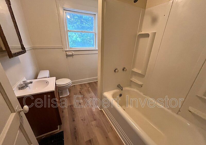 2nd image of 2130 Broadway Unit 23