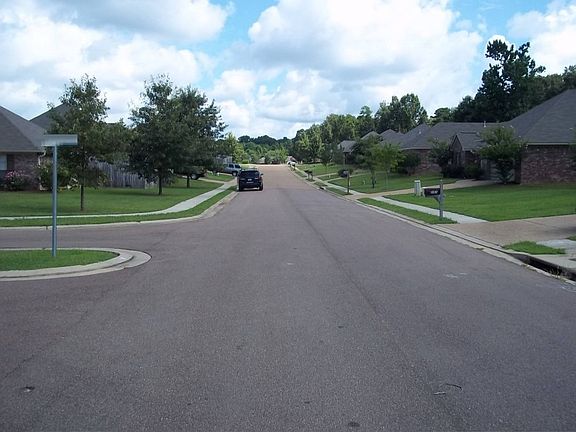 4th image of 163 Harvey Cir