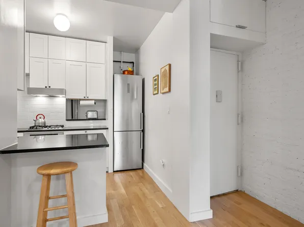 834 Riverside Drive image 6 of 31