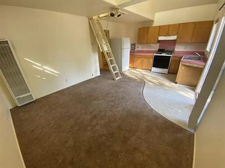 1213 Spear Ave — Photo 13