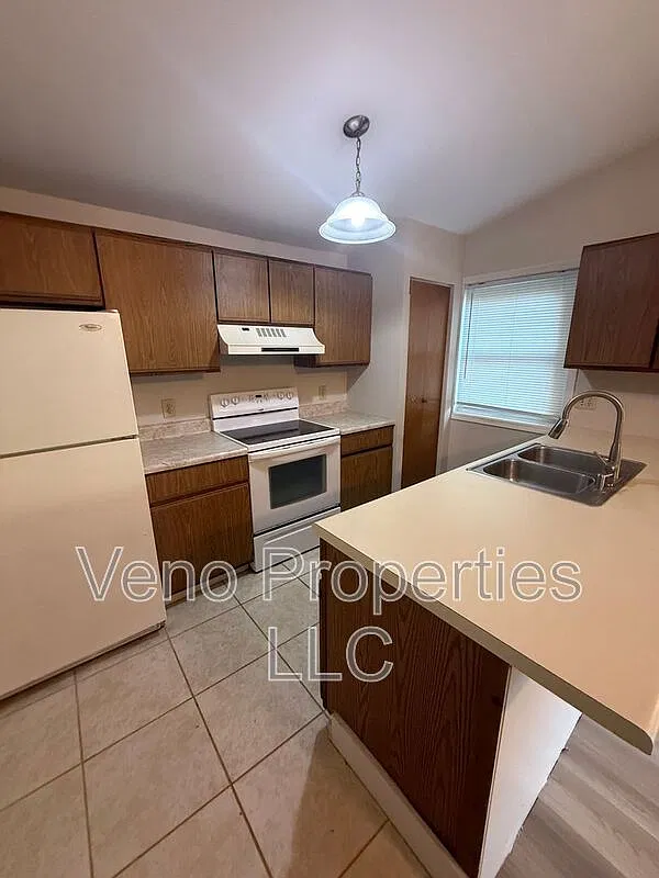 2 bed, 2.0 bath, 1000 sqft, $2,000 — Photo 2