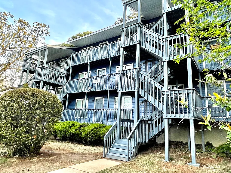 Collegeview — Photo 29