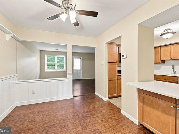2nd image of 909 Clover Pl