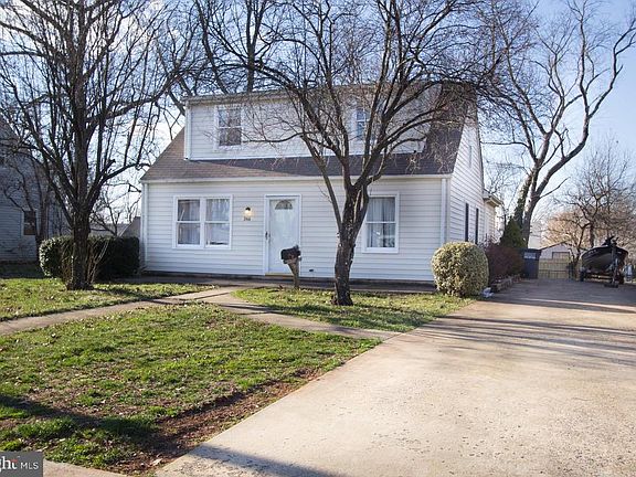 Extra long driveway for plenty of parking