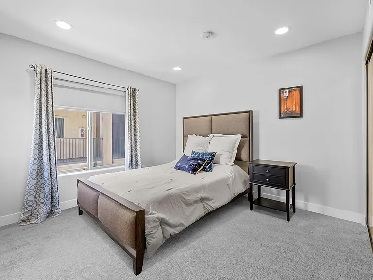 801 W Hawthorn St W #409 — Photo 14
