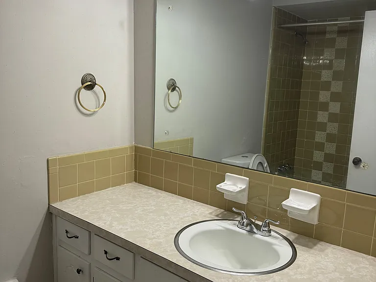 1303 Pagoda Dr — Photo 2