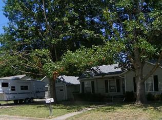 1012 N Howeth St, Gainesville, TX 76240