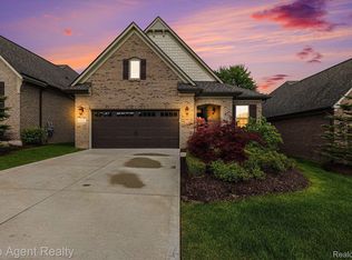 4111 Ashton Dr, Auburn Hills, MI 48326