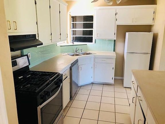 2nd image of 114 Acacia Arch St