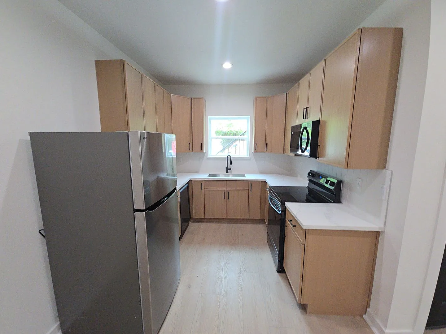 8101 Venus St — Photo 4