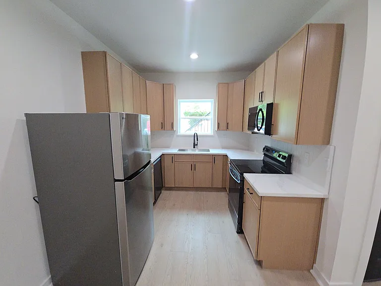 8101 Venus St — Photo 4