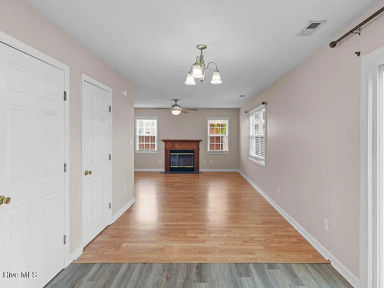 303 Mann St — Photo 16