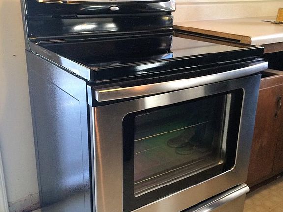 Solid surface, self cleaning stove