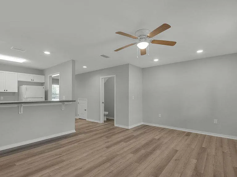 2259 Whitman Ln — Photo 5
