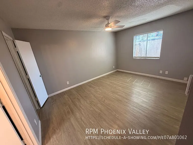 Glendale Groves — Photo 17