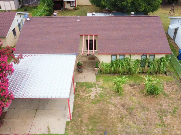 1657 Continental Dr, Blue Mound, TX 76131