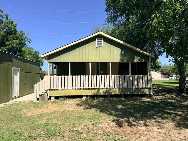 1906 Pecan St — Photo 14