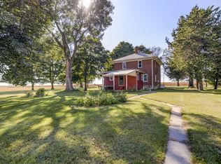 6338 N Lincoln Memorial Pkwy, Warrensburg, IL 62573