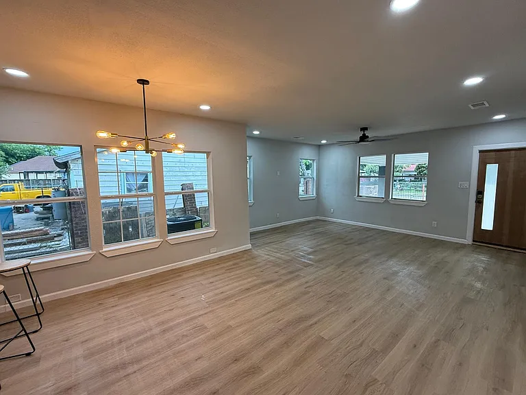 758 Bethpage Ave — Photo 3