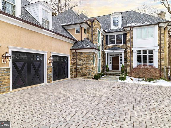 2nd image of 732 Saint Andrews Rd