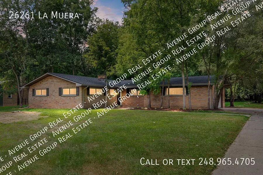 26261 La Muera St