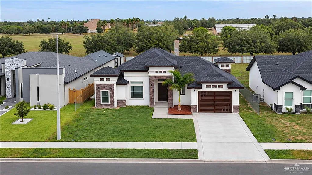 4 bed, 2.5 bath, 1851 sqft, $2,100 — Photo 1