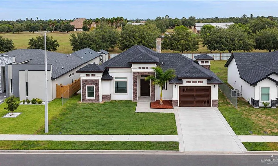 1301 Matildia Rose St