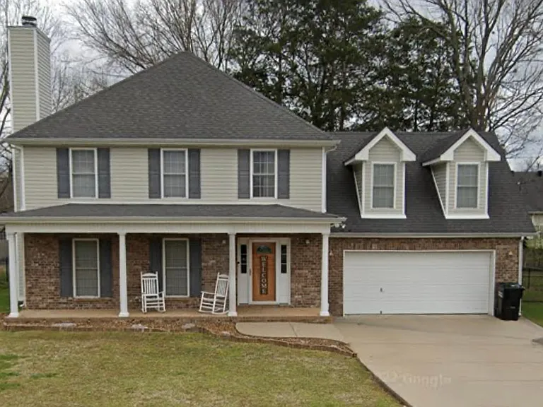 904 Bexley Dr — Photo 2