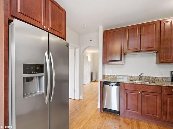 4th image of 2100 W Ainslie St