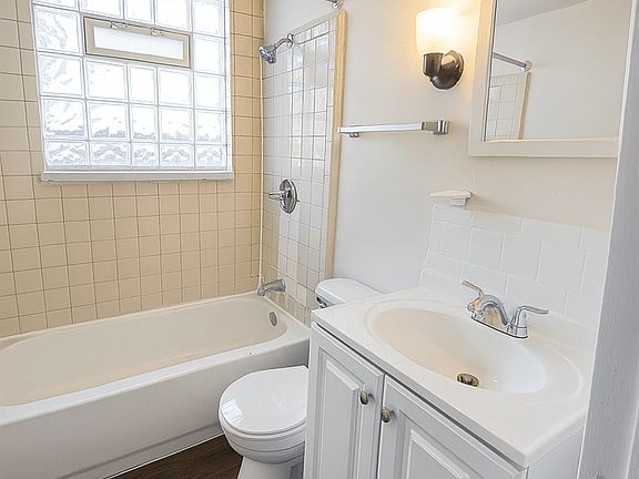 4th image of 3841 Carroll Ave #2