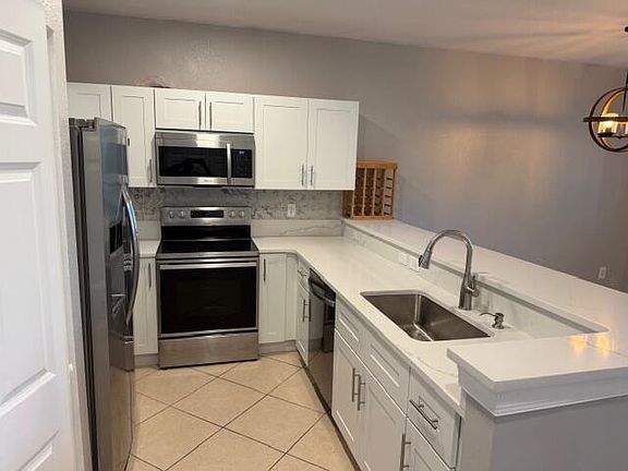 4th image of 2024 Freeport Ln