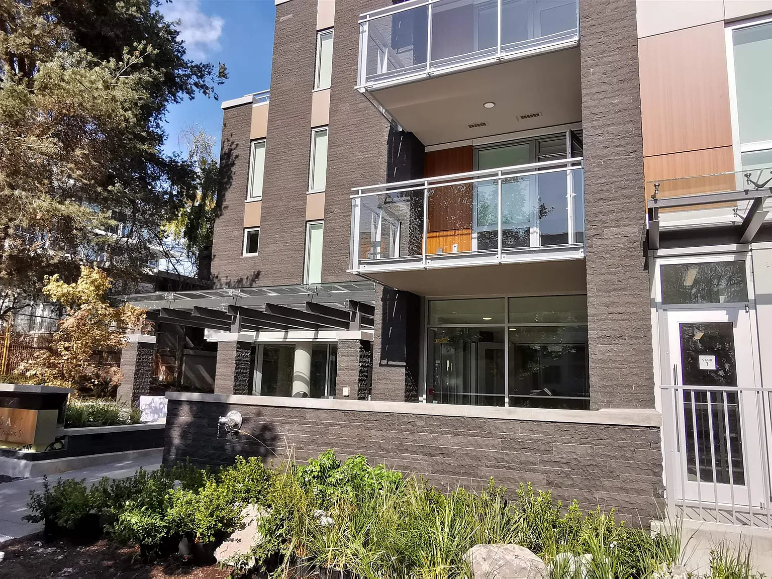 1 bed, 566 sqft, $2,500 — Photo 2
