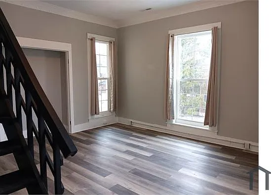 621 E Main St — Photo 4