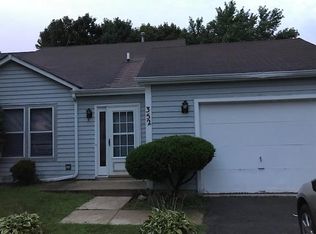 352 Chaparral Cir, Elgin, IL 60120