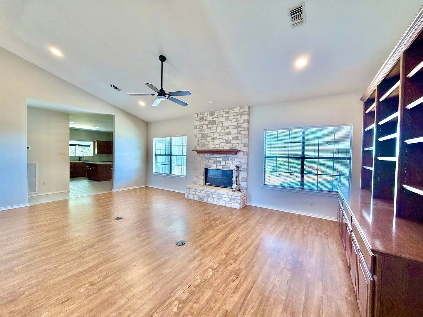 Beautiful 3/2 Home in WoodHill Estates — Photo 2