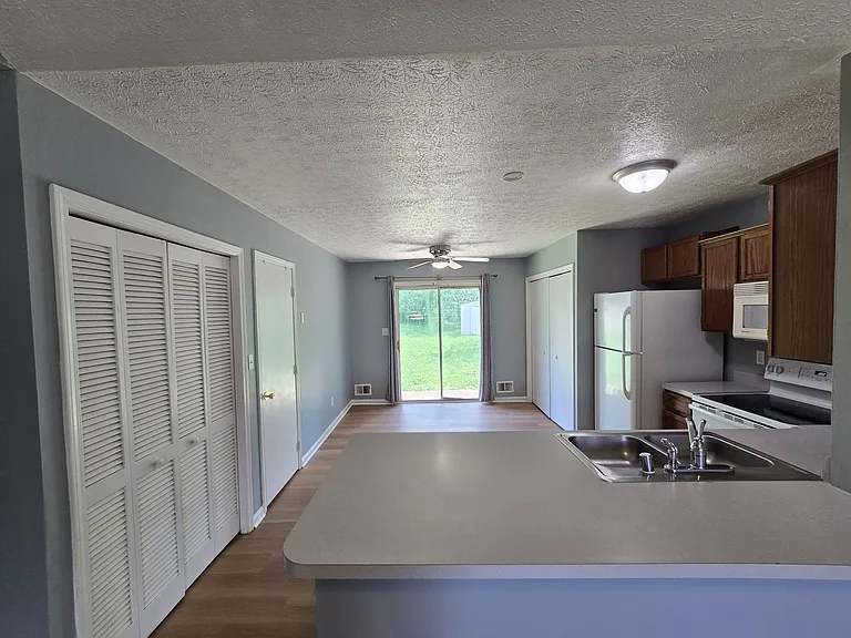 3706 Locust Ave — Photo 9