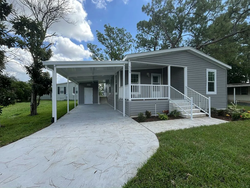 2 bed, 2.0 bath, 1147 sqft, $1,449 — Photo 2