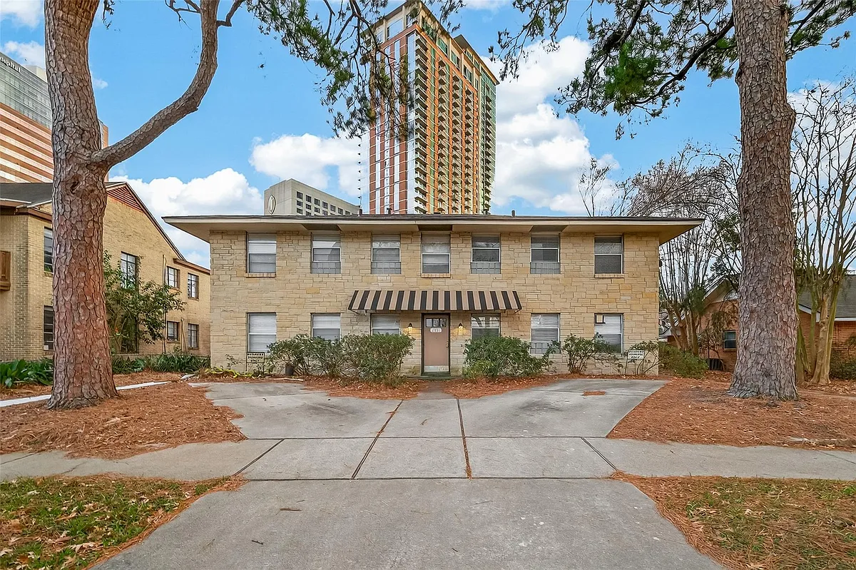 Building Photo - 2021 Southgate Blvd #4