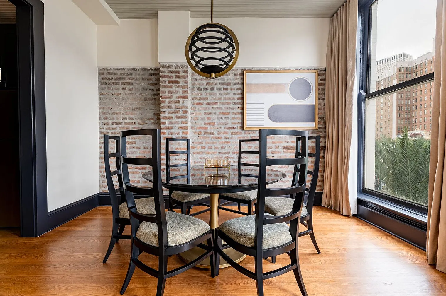 2 bed, 1.0 bath, 721 sqft, $8,835 — Photo 4