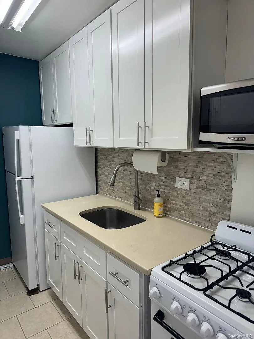 Studio, 1.0 bath, 660 sqft, $1,750 — Photo 4