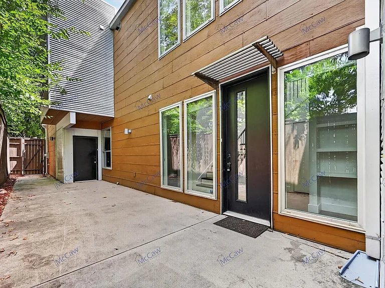 4413 Roseland Ave — Photo 22