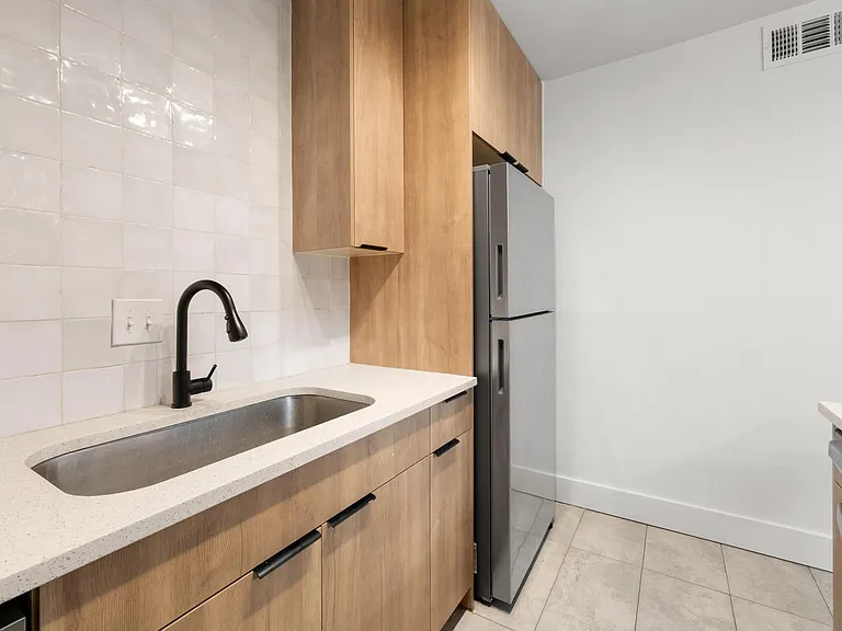 CrestHaus Apartments — Photo 47